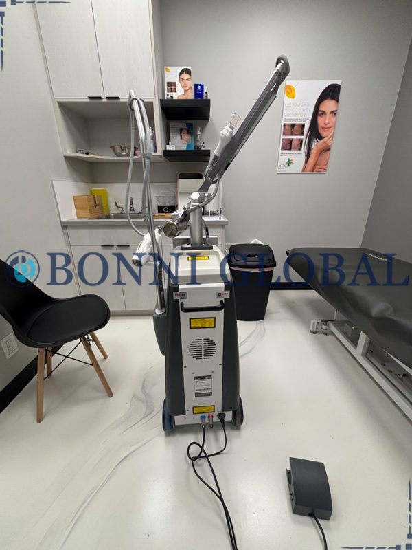 Cutera Secret PRO RF microneedling with Co2 Laser