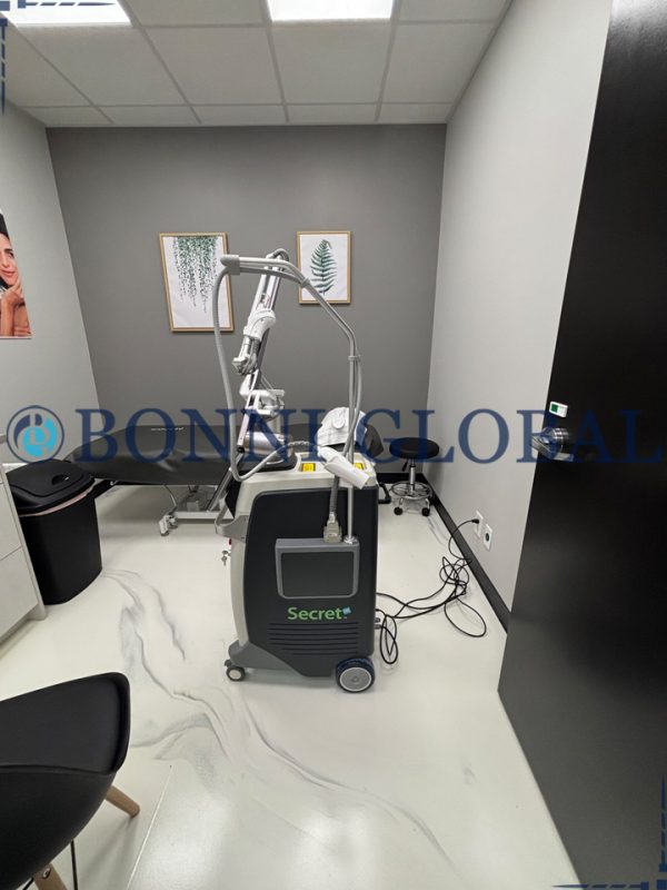 Cutera Secret PRO RF microneedling with Co2 Laser